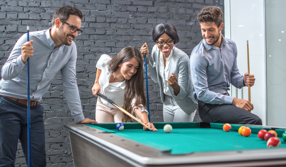  people playing billiard, Orlando Accommodation