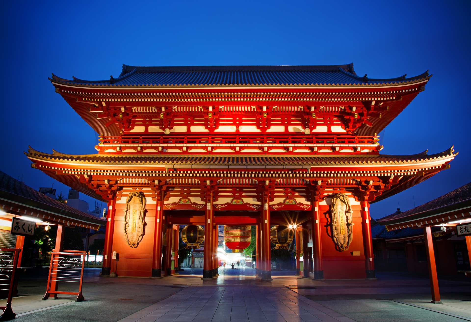 The Kaminarimon gate of the Sensoji Temple