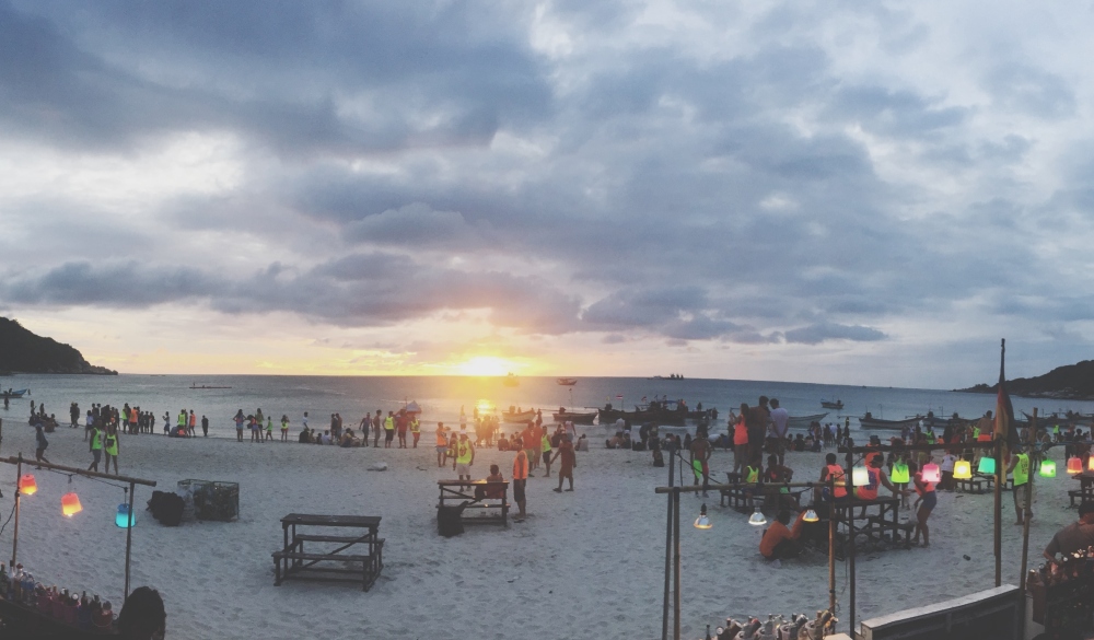 People Enjoying At Ko Phangan Beach