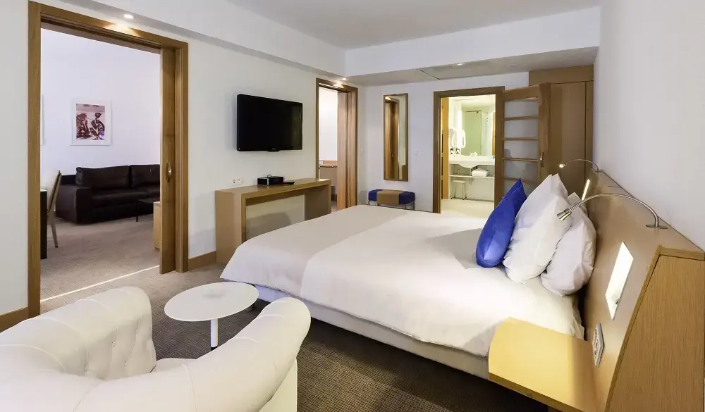 https://www.accorhotels.com/6145