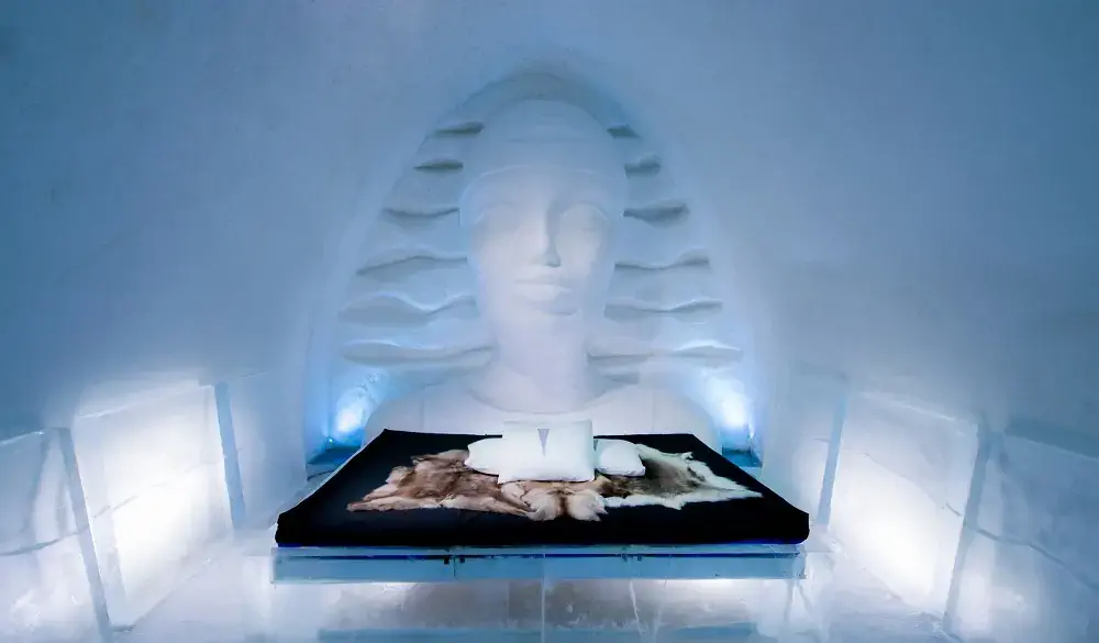 ICEHOTEL 29. ICEWOMAN Design Linda Vagnelind. Photo Asaf Kliger