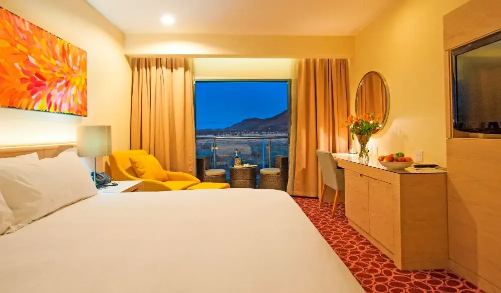 Crowne Plaza Alice Springs Lasseters, hotle for great hikes in Australia