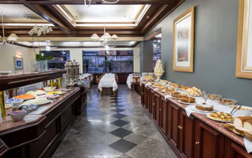 Buffet Photo