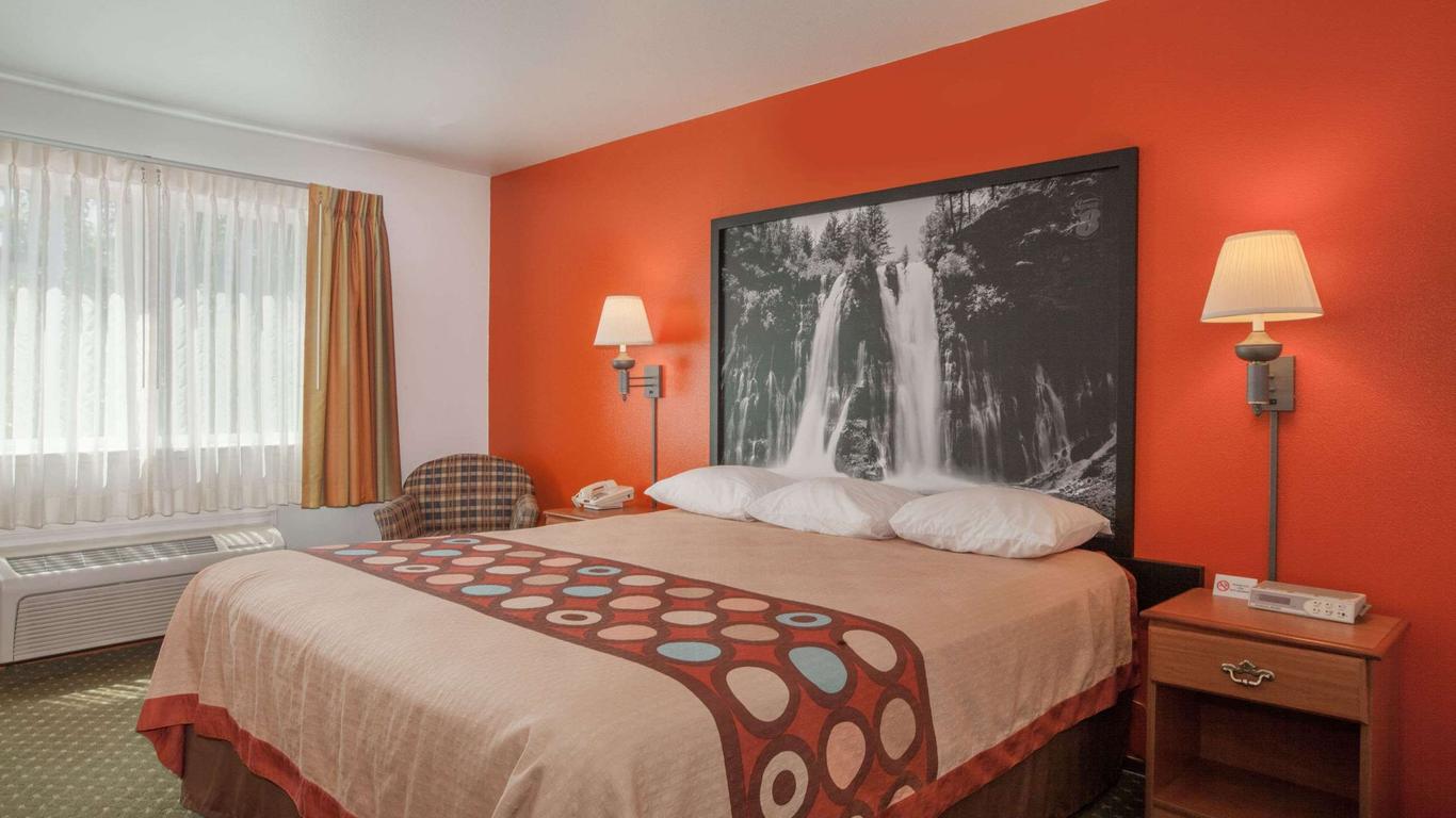Super 8 by Wyndham Cloverdale