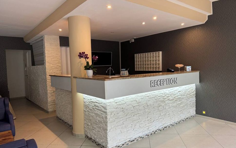Front desk Photo