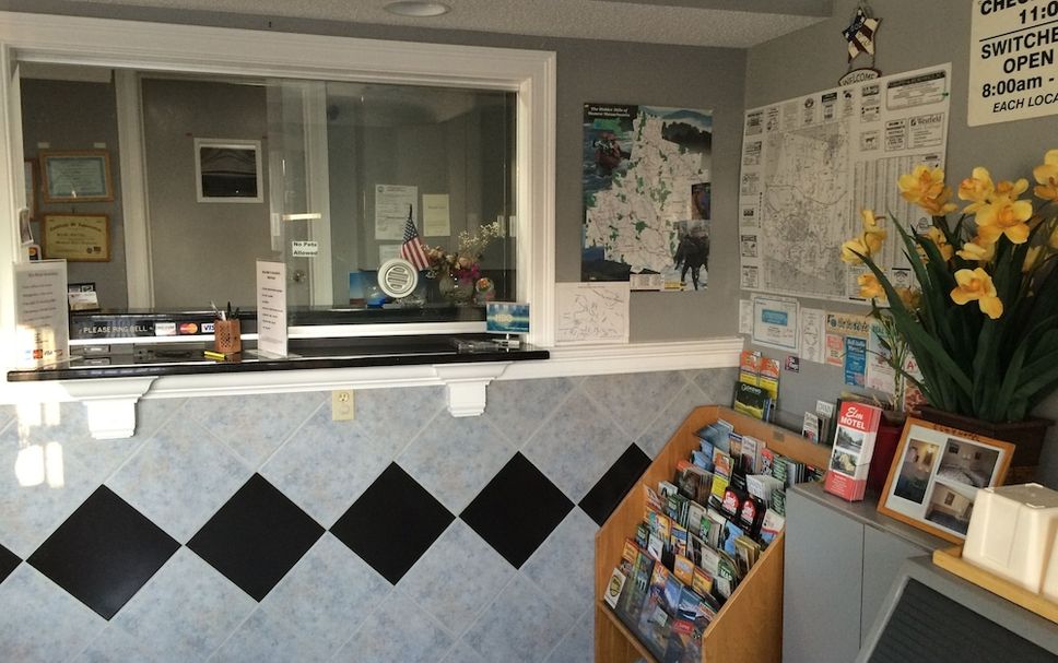 Front desk Photo