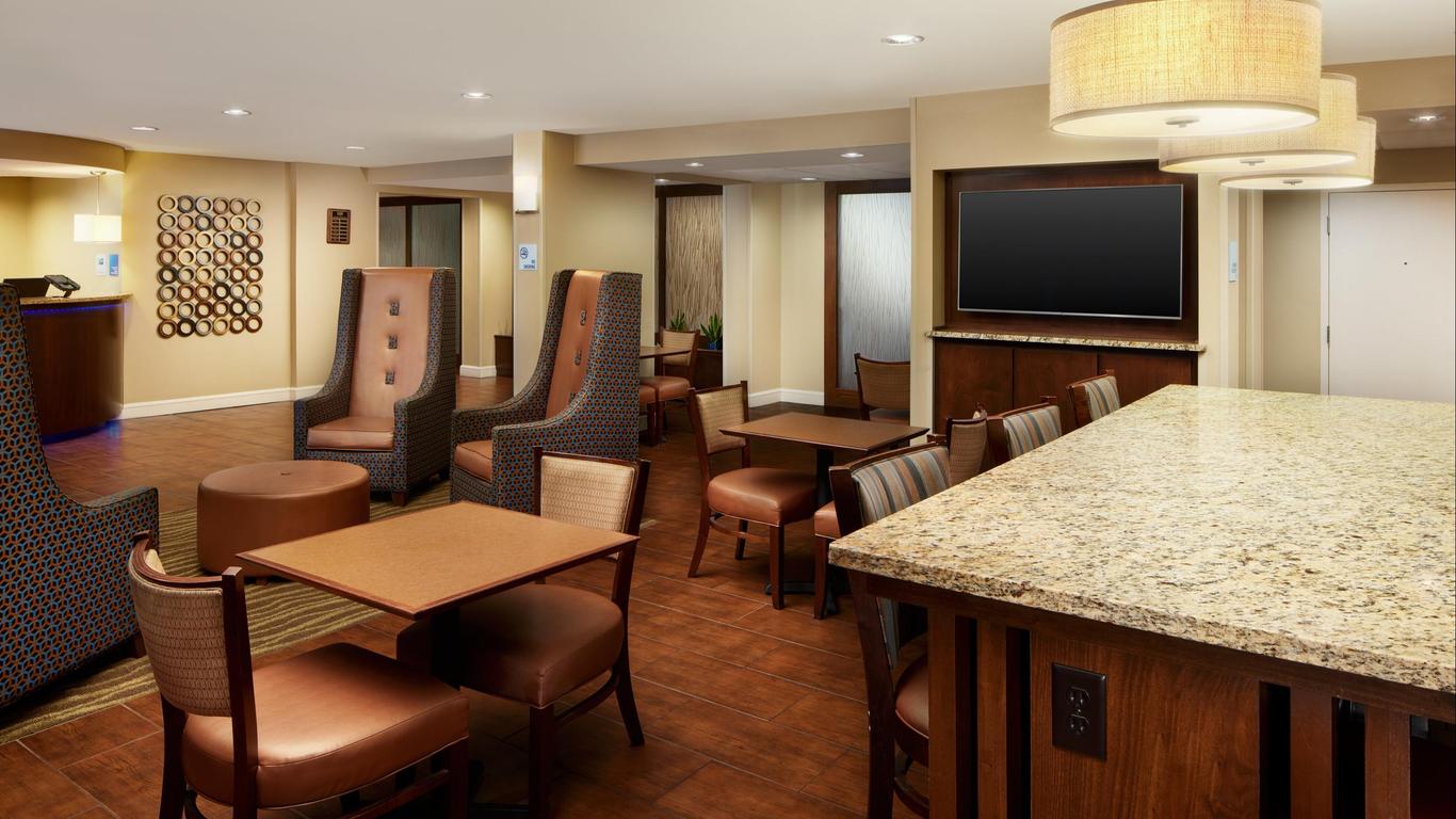 Holiday Inn Express Tifton, An IHG Hotel