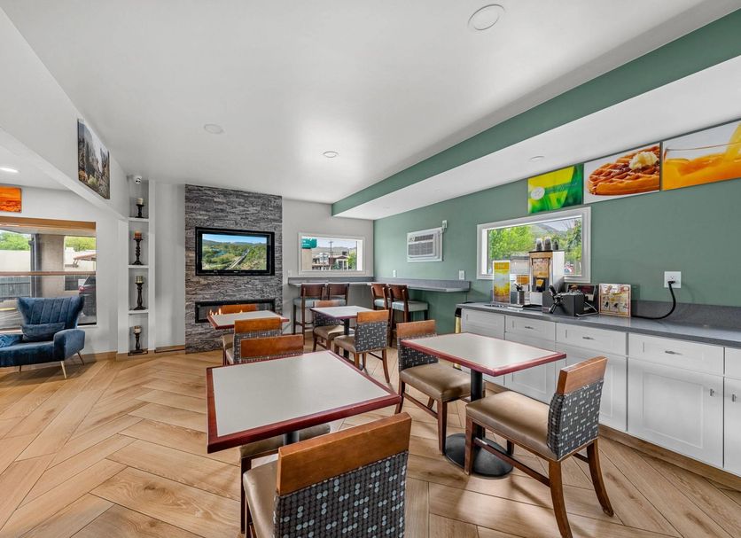 Dining room Photo