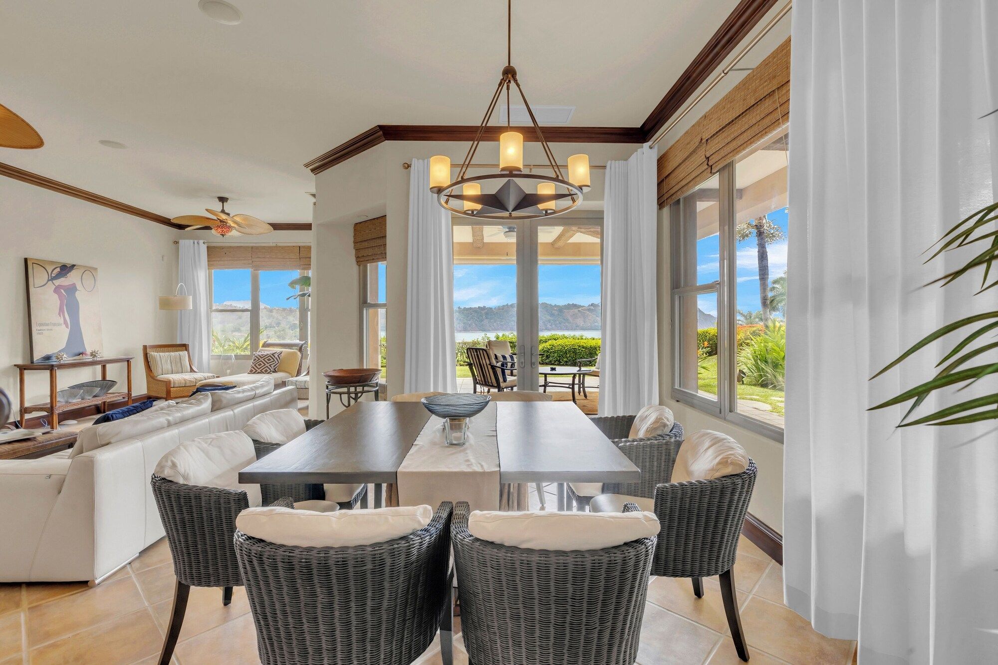 Dining room Photo