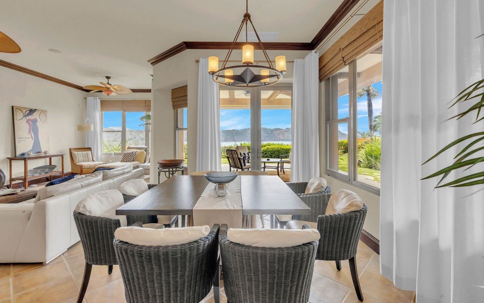 Dining room Photo