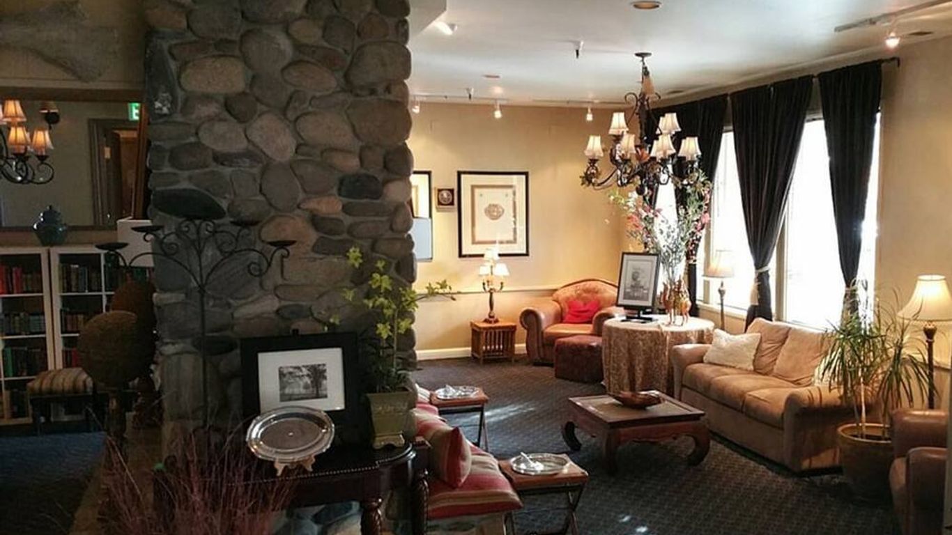 The Lodge at Kingsbury Crossing, Stateline