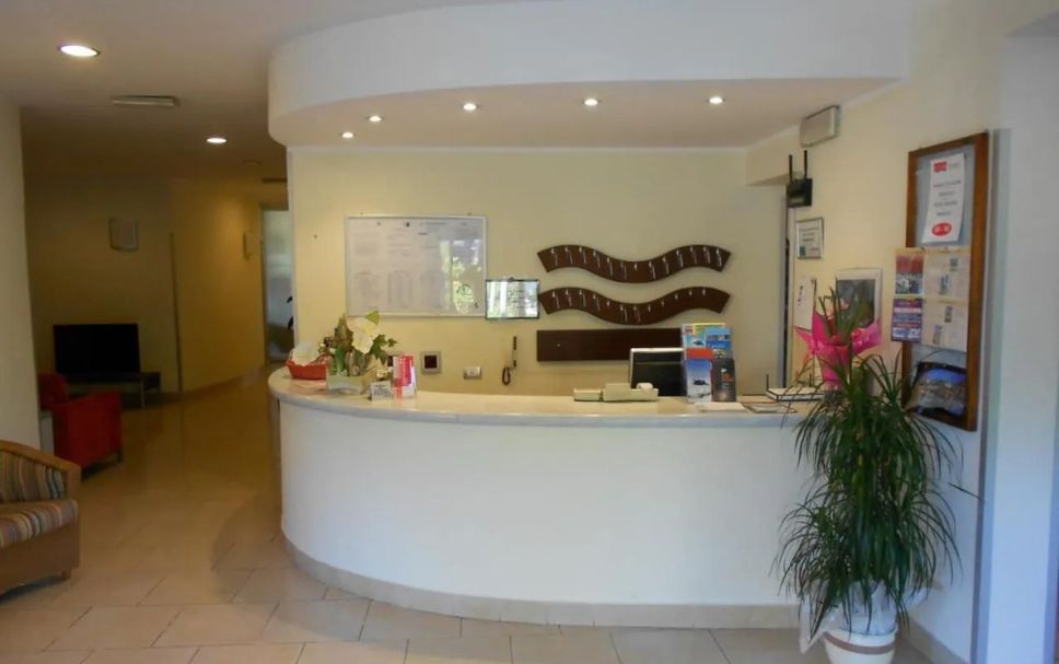 Front desk Photo