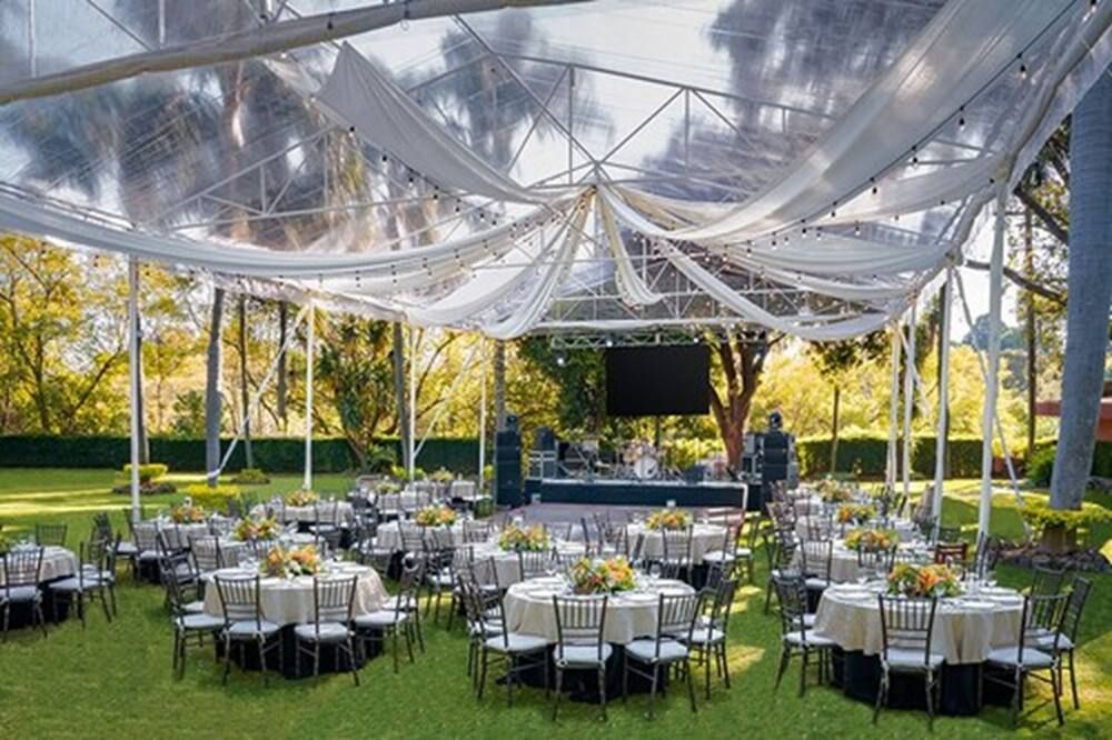 Banquet hall