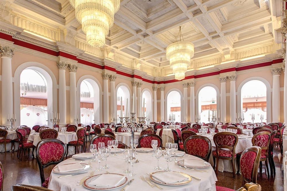 Banquet hall