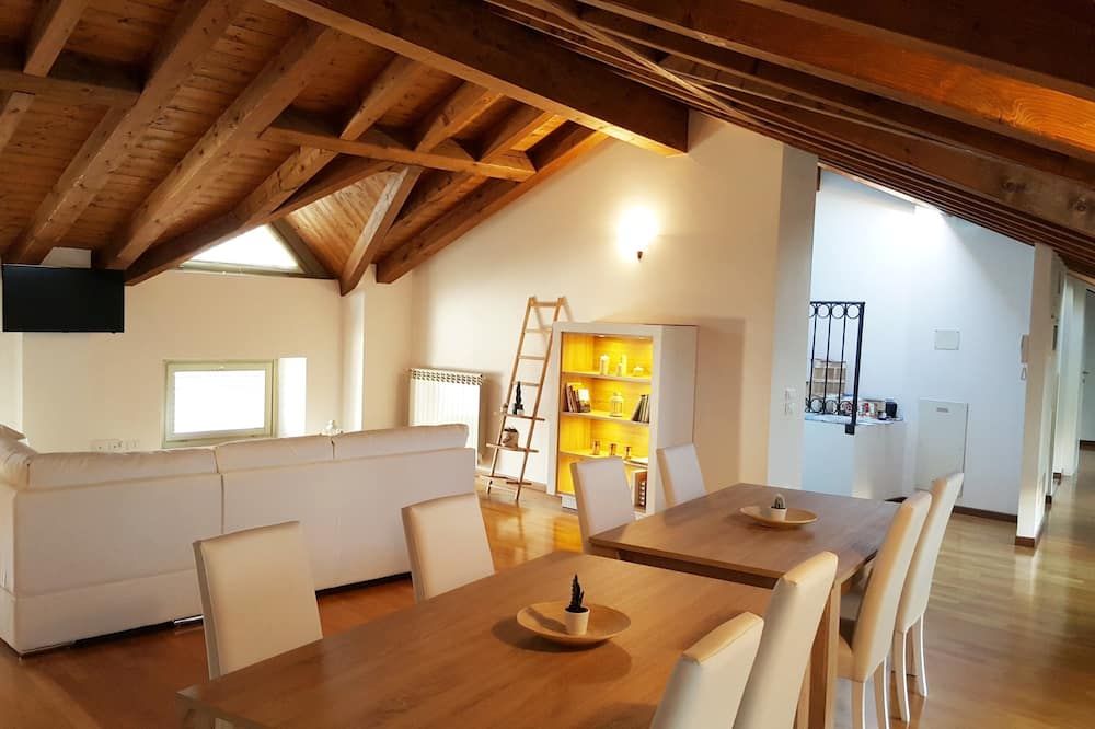 Dining room Photo