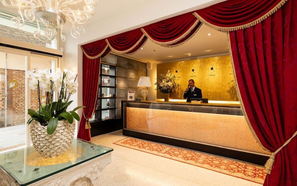 Front desk Photo