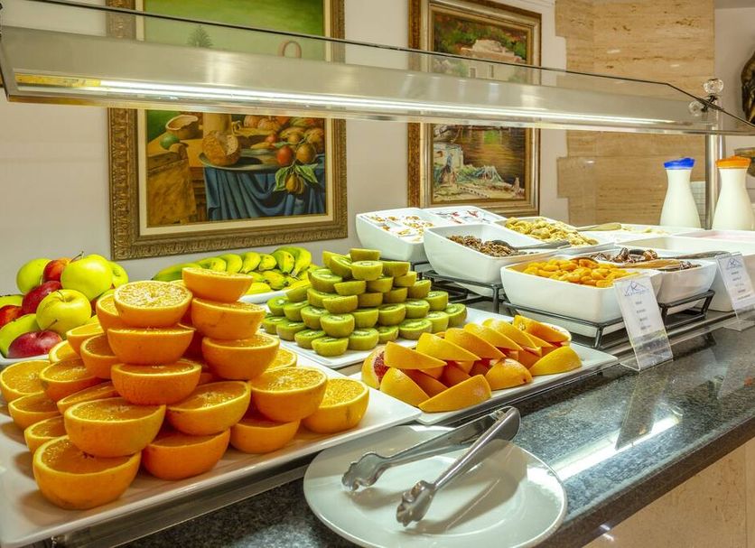 Buffet Photo