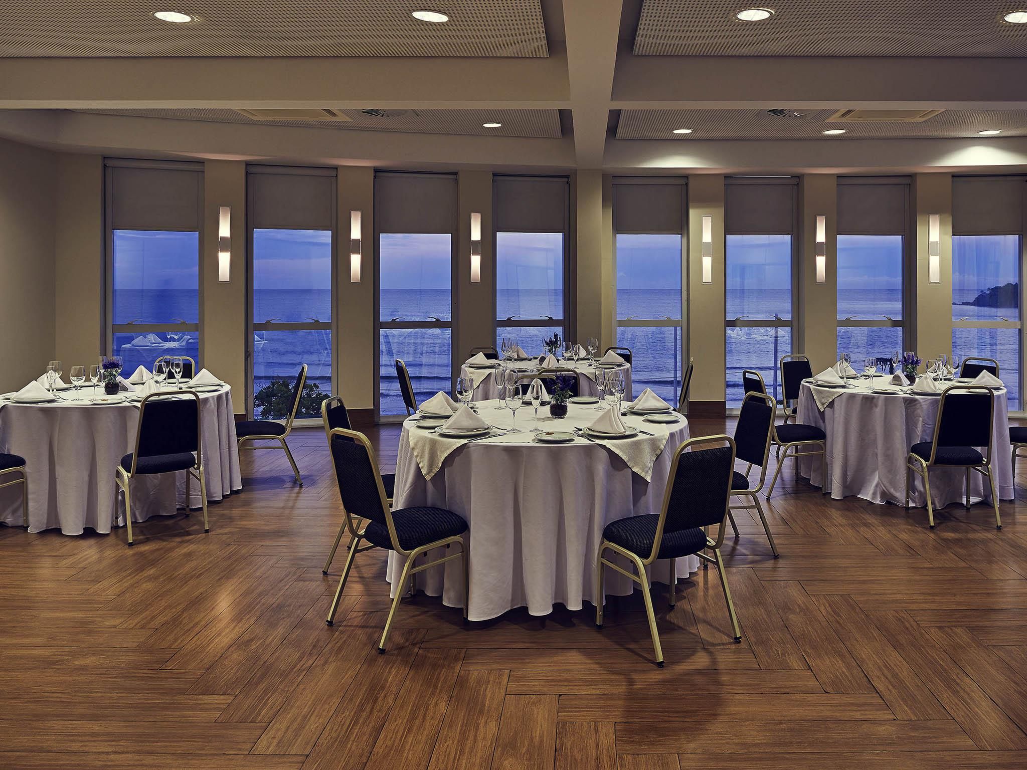 Banquet hall