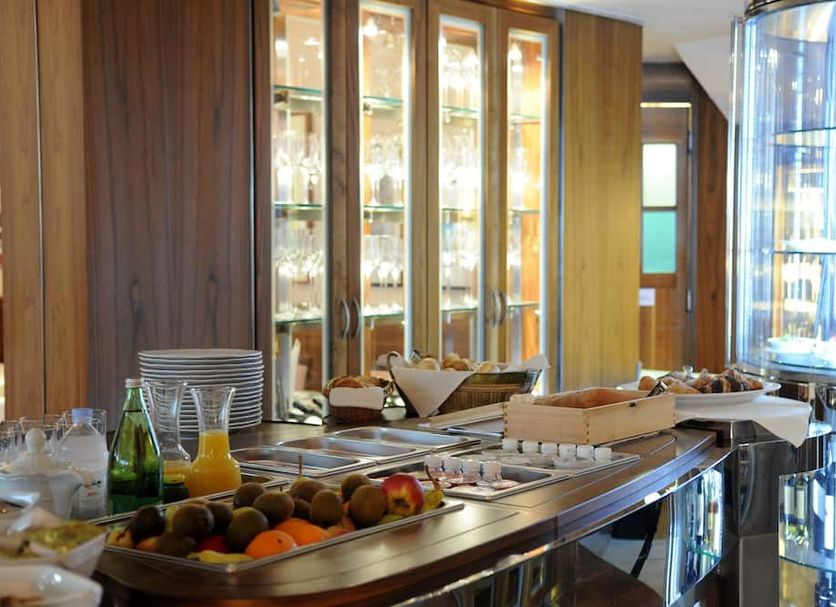 Buffet Photo