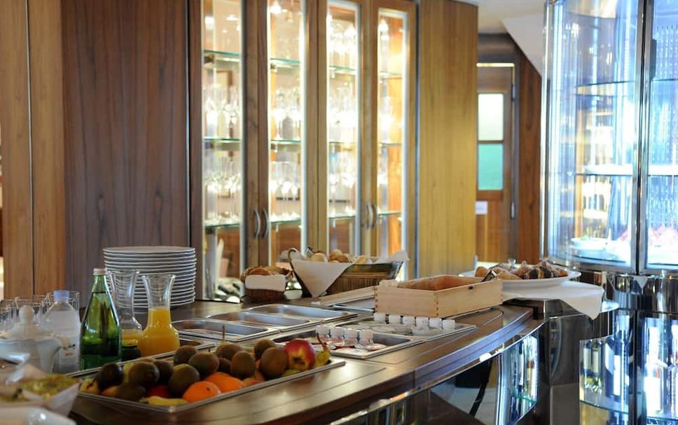 Buffet Photo