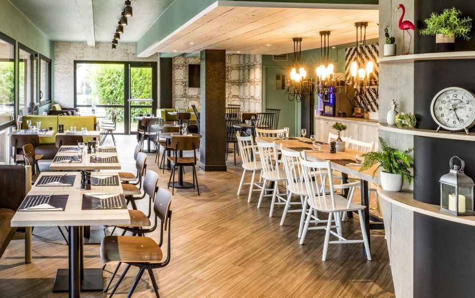 Restaurant Photo