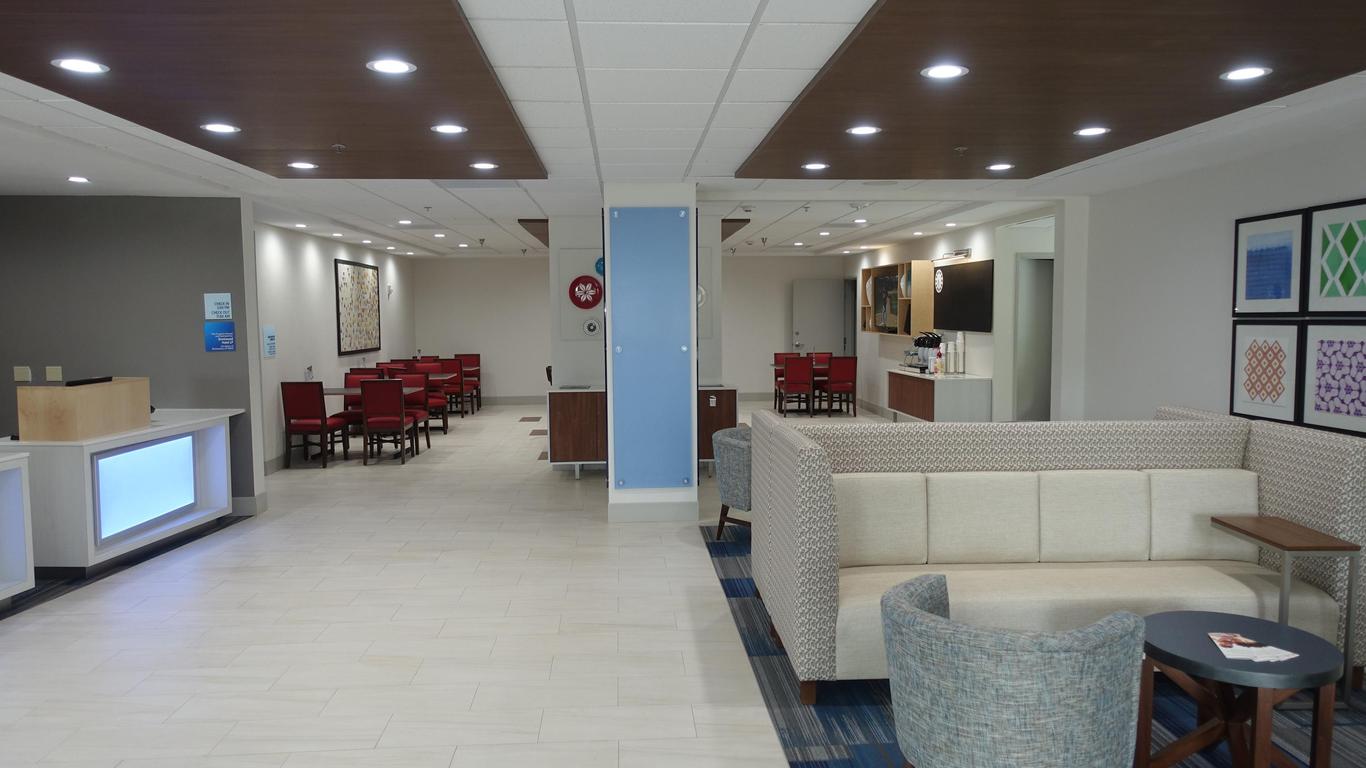 Holiday Inn Express & Suites Brentwood
