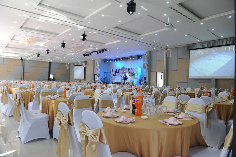 Banquet hall