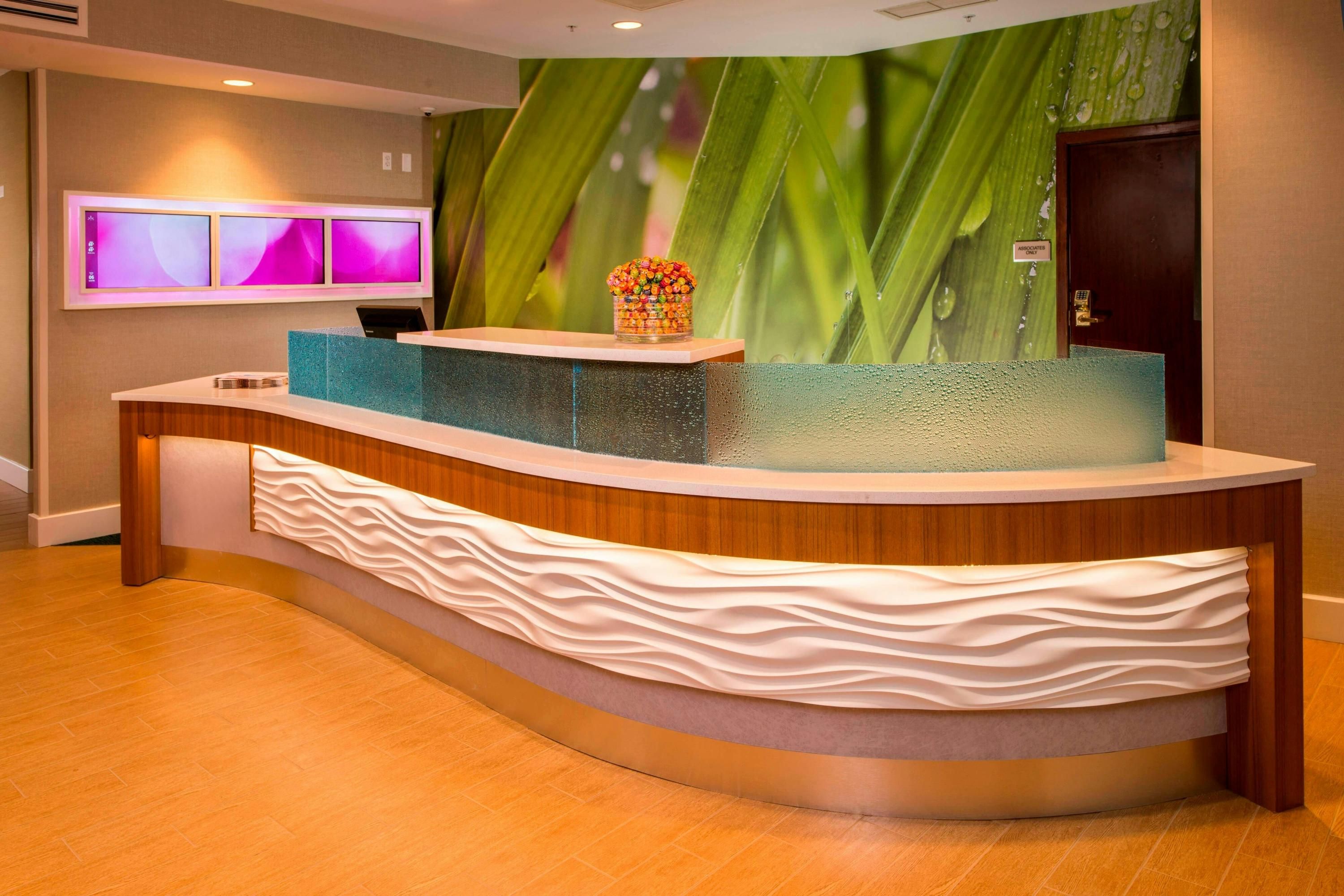 Front desk Photo