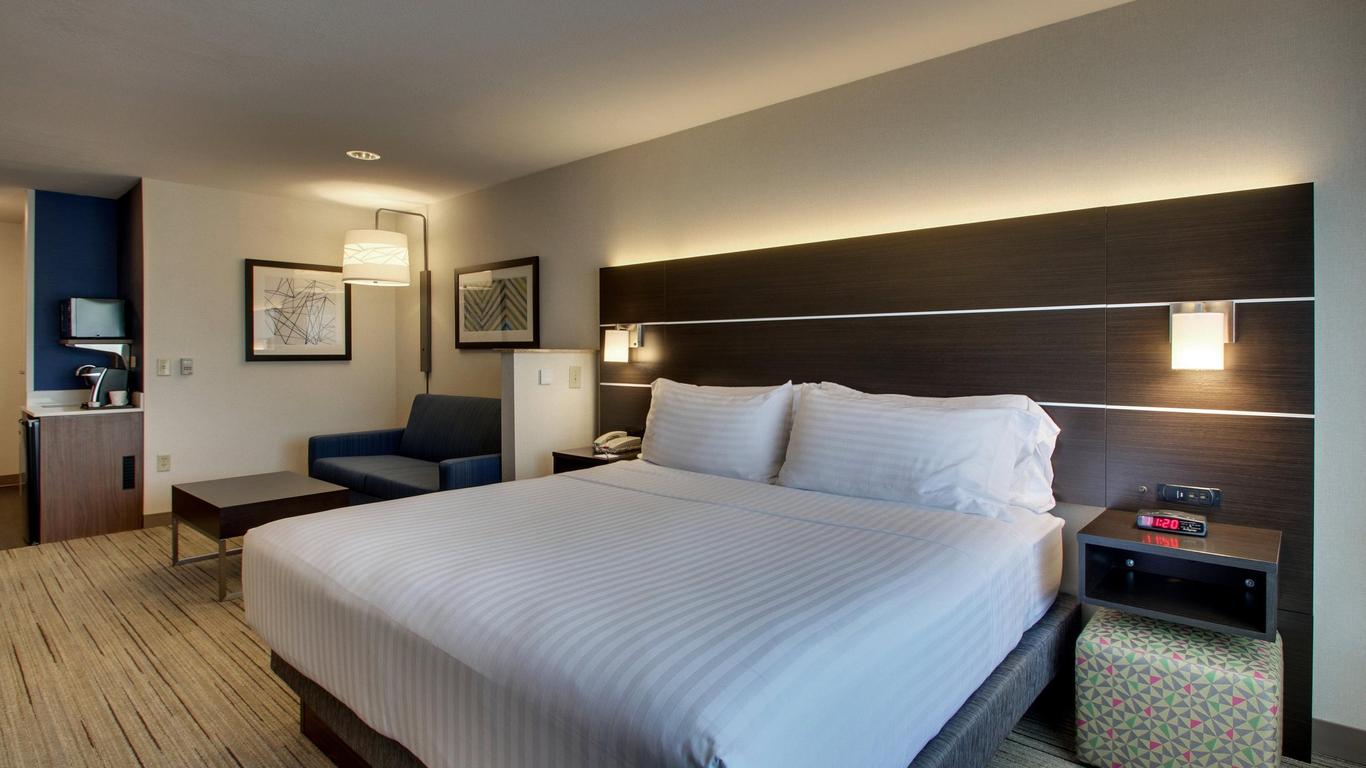 Holiday Inn Express & Suites Morris