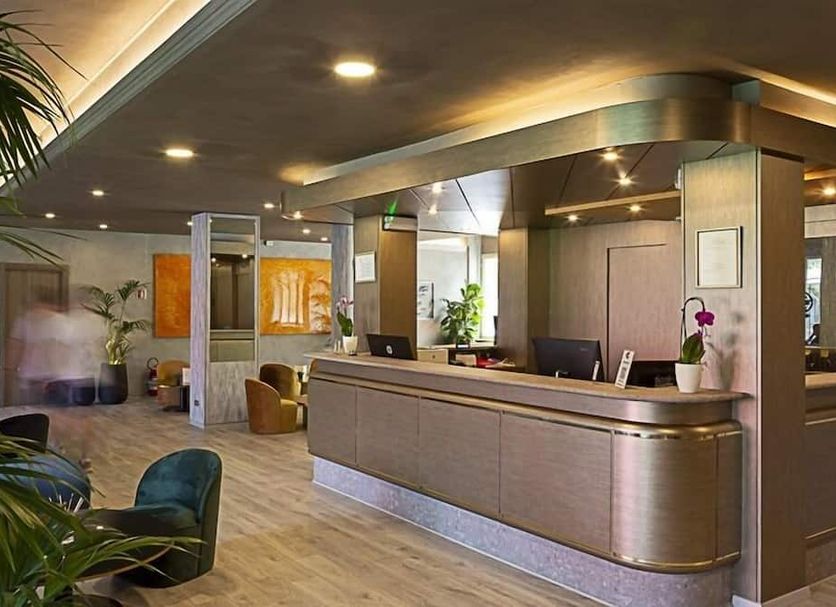 Front desk Photo