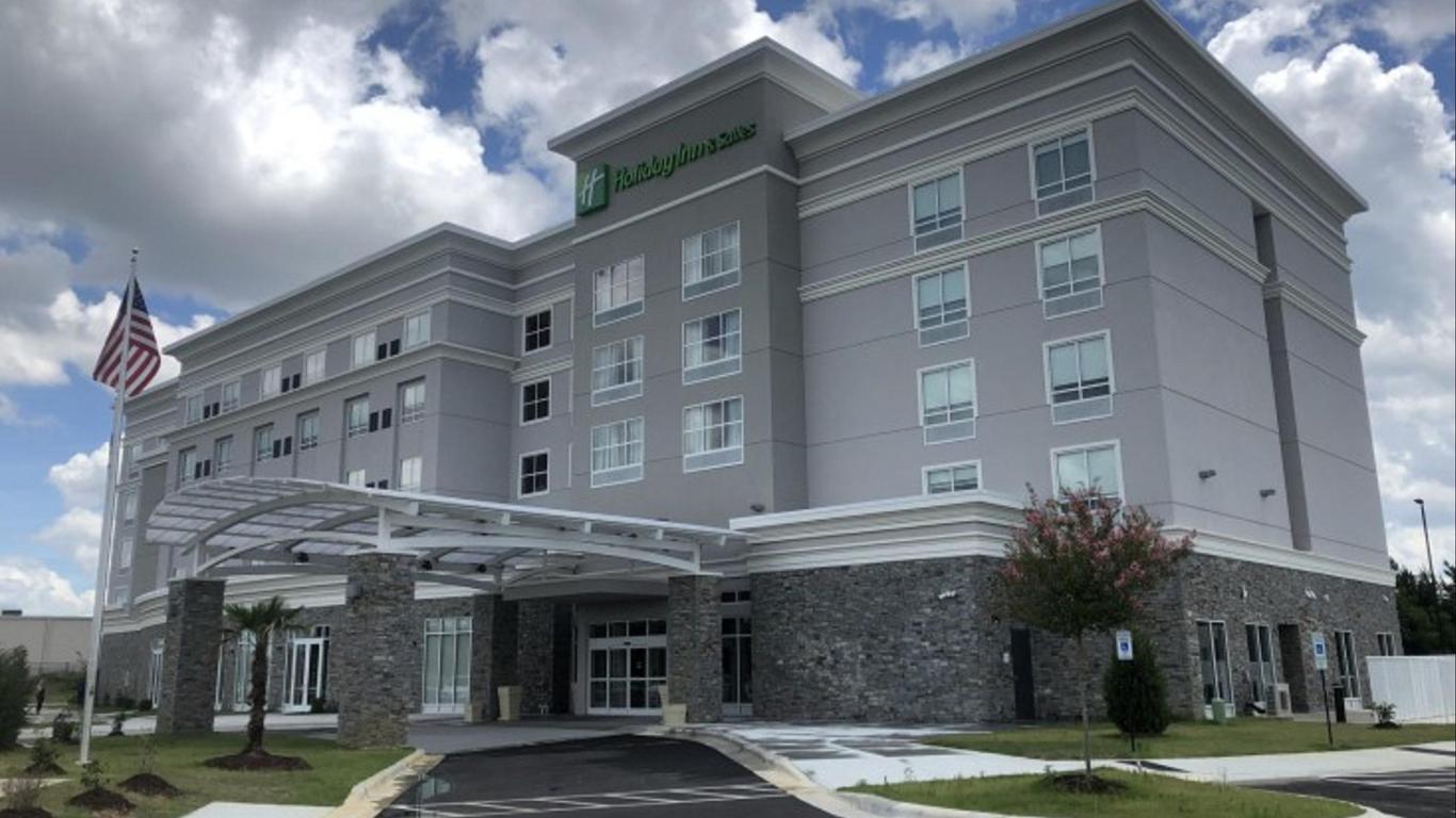 Holiday Inn & Suites - Fayetteville W-Fort Bragg Area