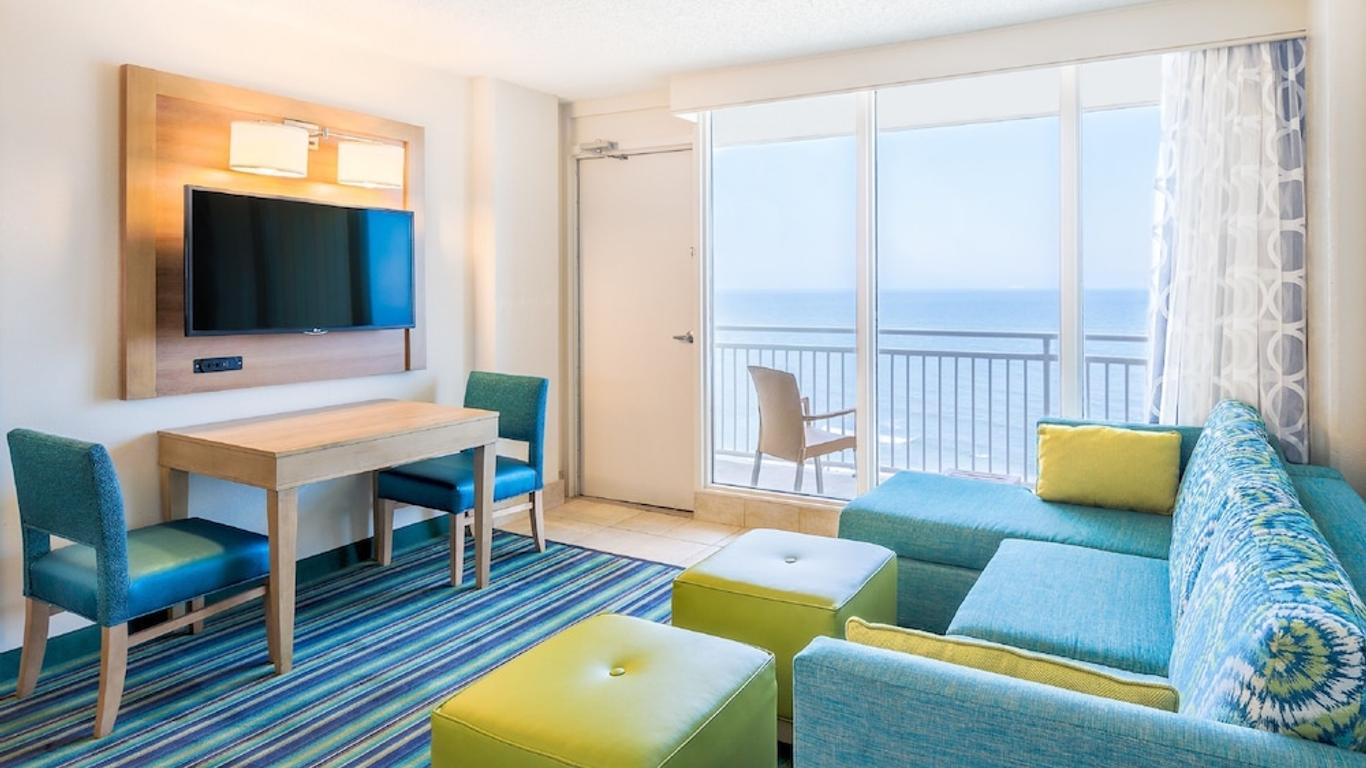 Comfort Suites Beachfront