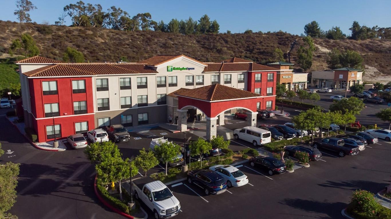 Holiday Inn Express & Suites - Lake Forest, An IHG Hotel
