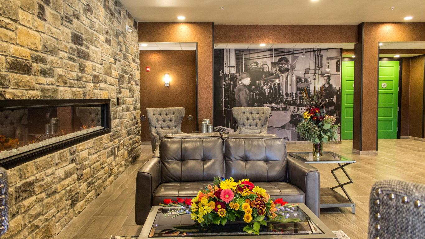 Cobblestone Hotel & Suites - Chippewa Falls