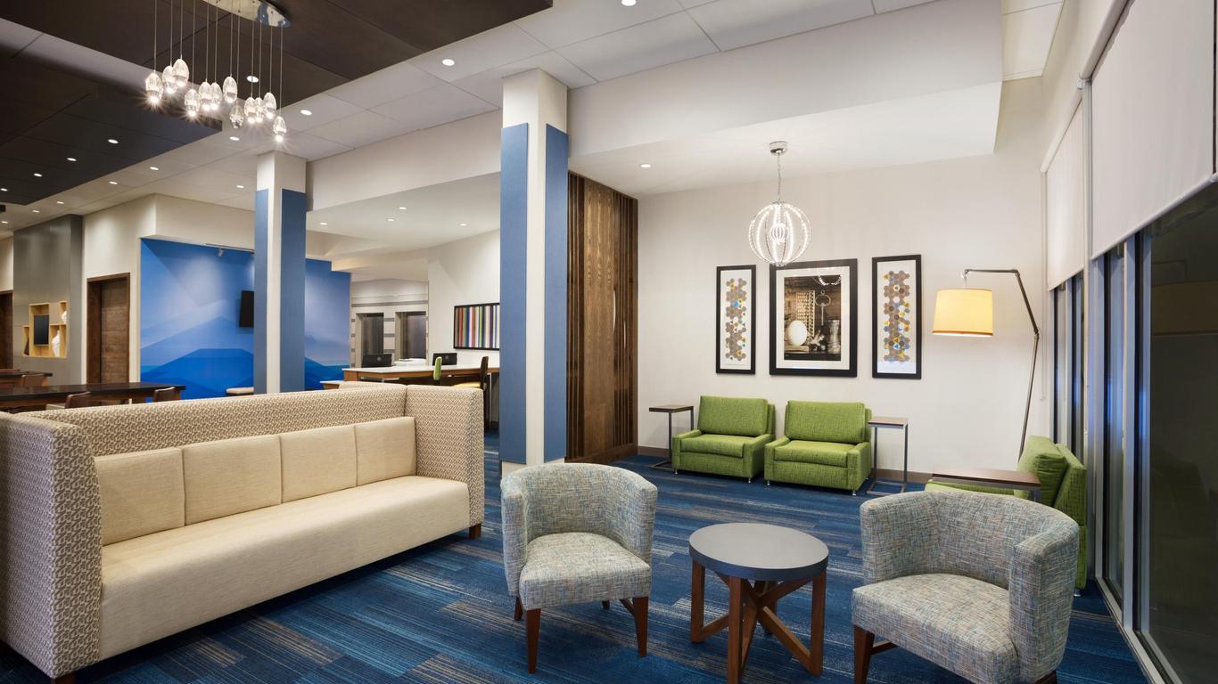 Holiday Inn Express & Suites Mcallen - Medical Center Area