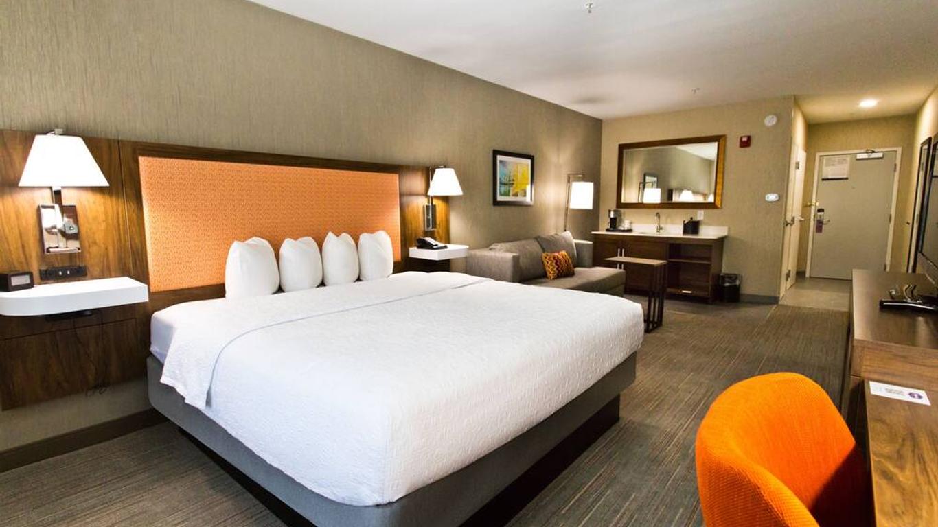 Hampton Inn & Suites Sacramento - Cal Expo