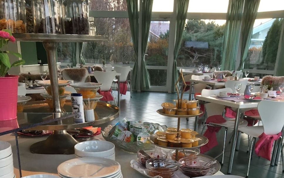 Buffet Photo