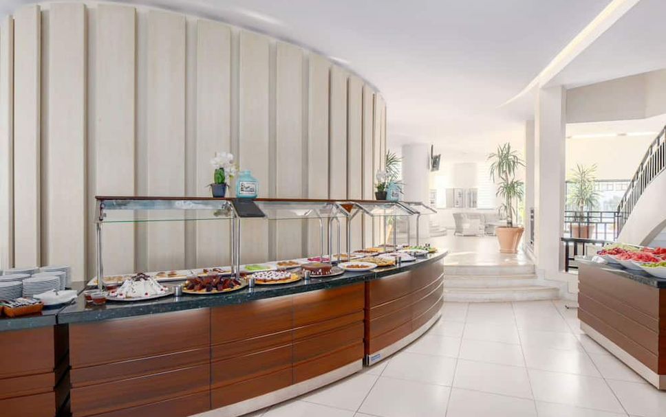 Buffet Photo