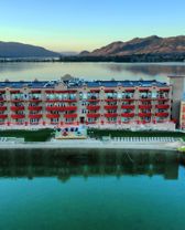 Desert Surfside Waterfront Accommodations Osoyoos Canada Compare Deals