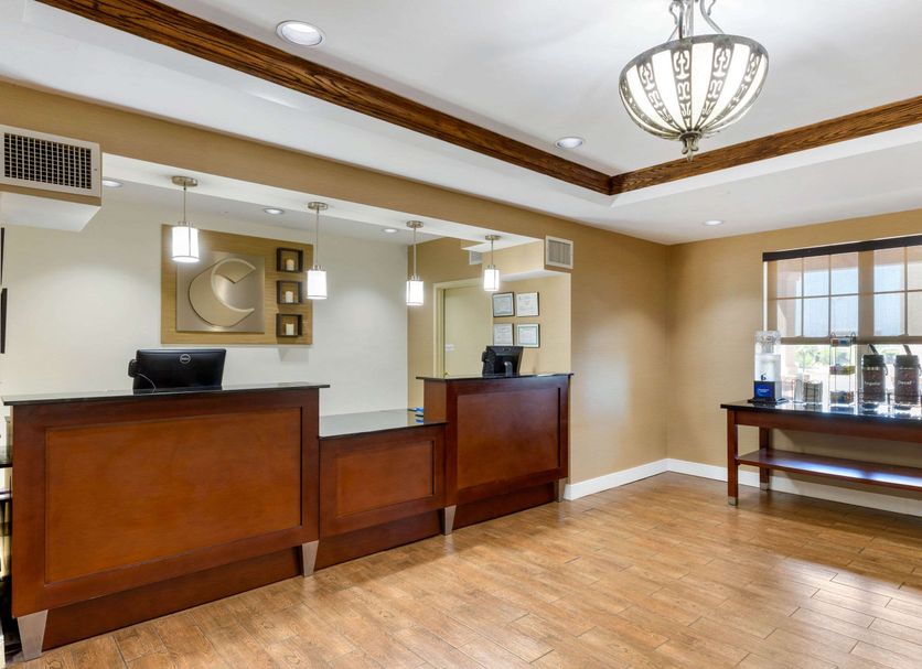 Front desk Photo