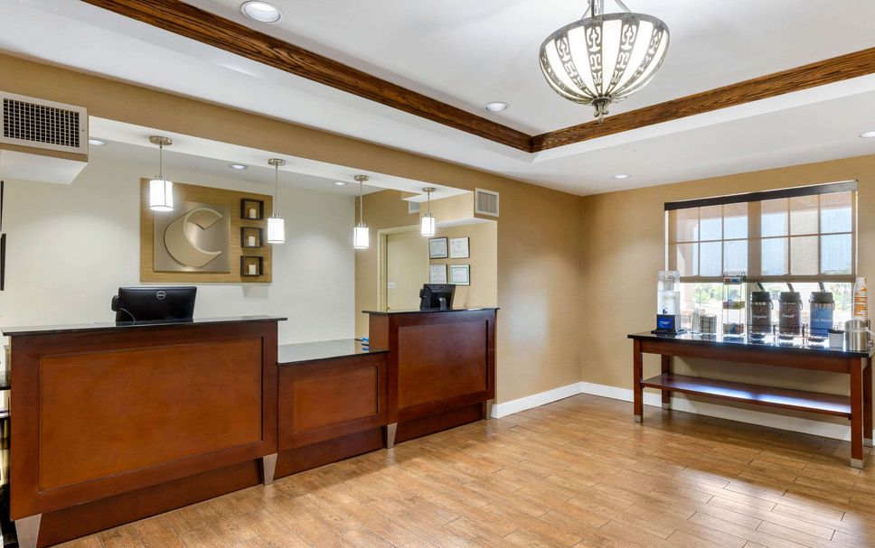 Front desk Photo