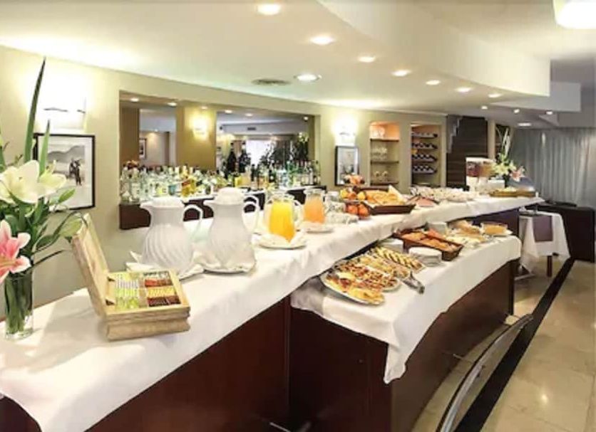 Buffet Photo