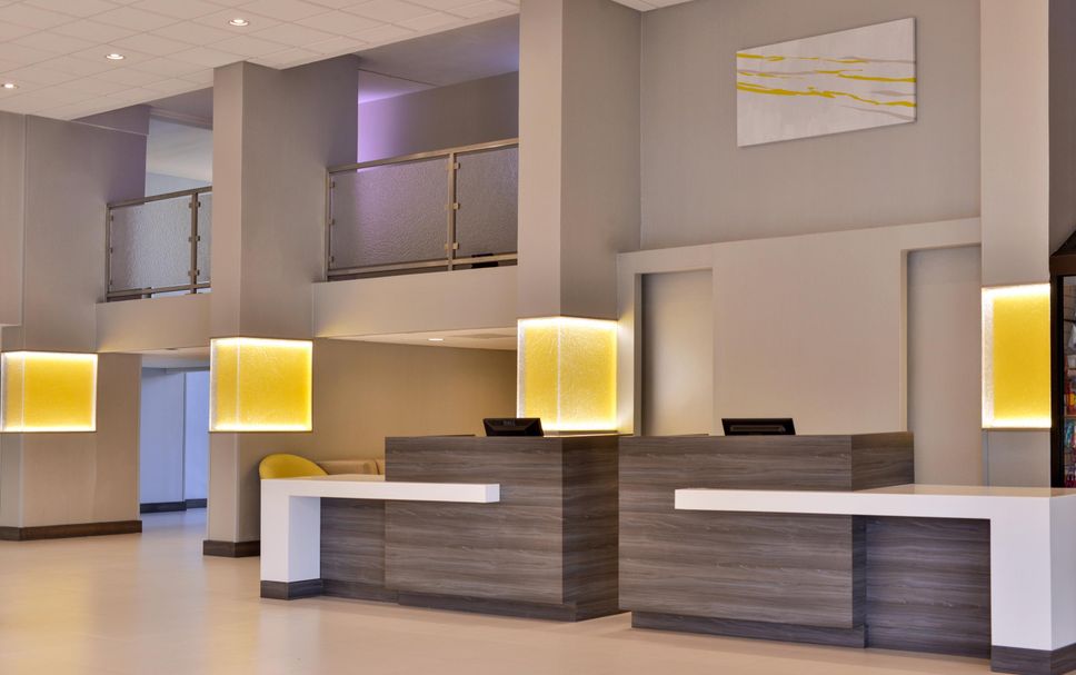 Front desk Photo