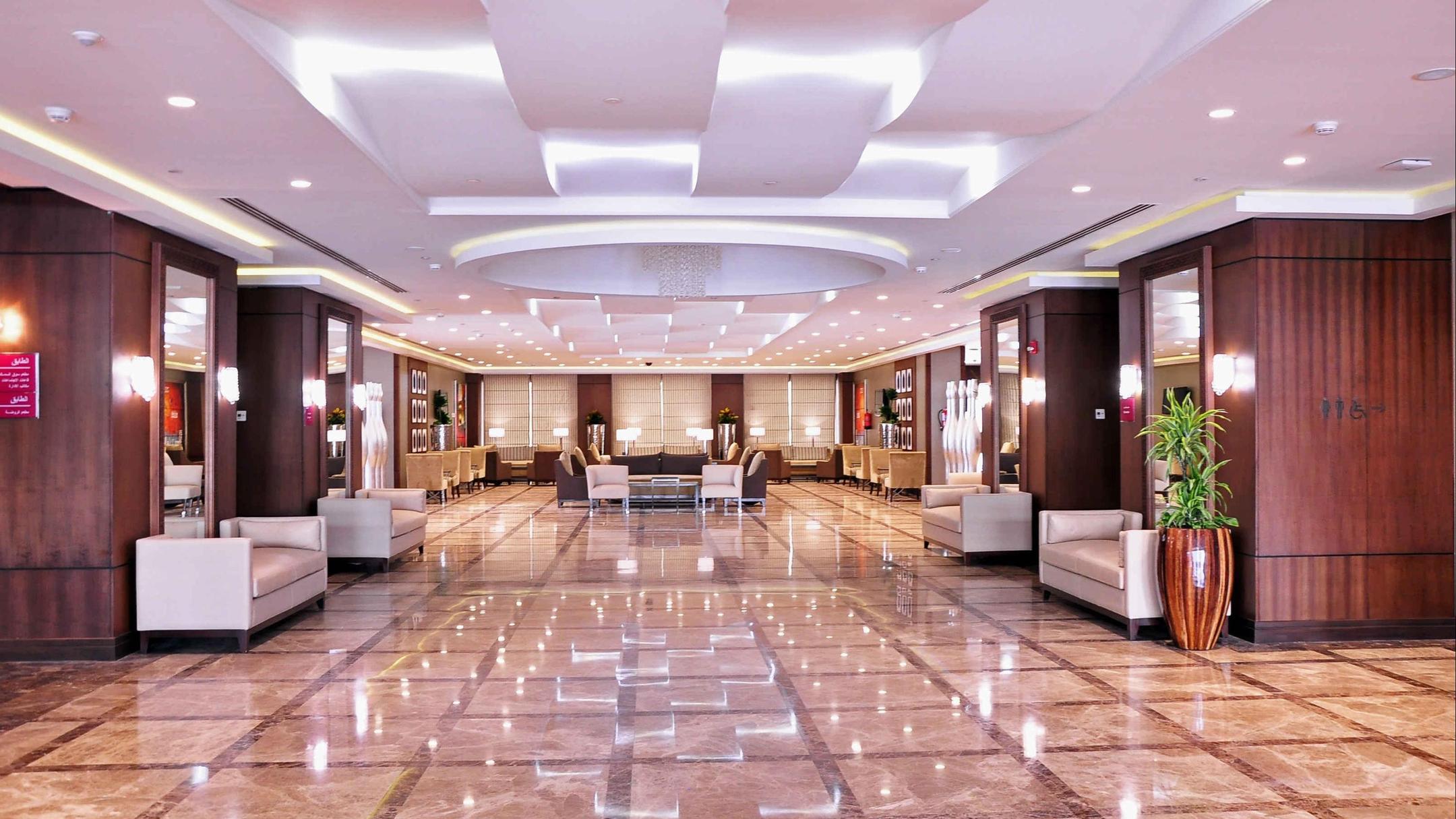 crowne plaza hotel madinah distance from masjid nabawi