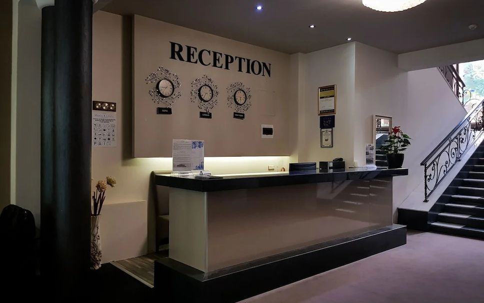 Front desk Photo