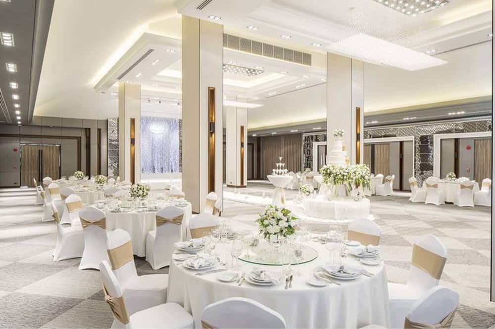 Banquet hall