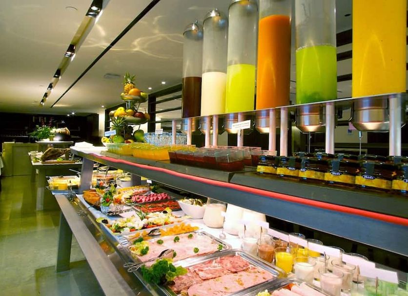 Buffet Photo