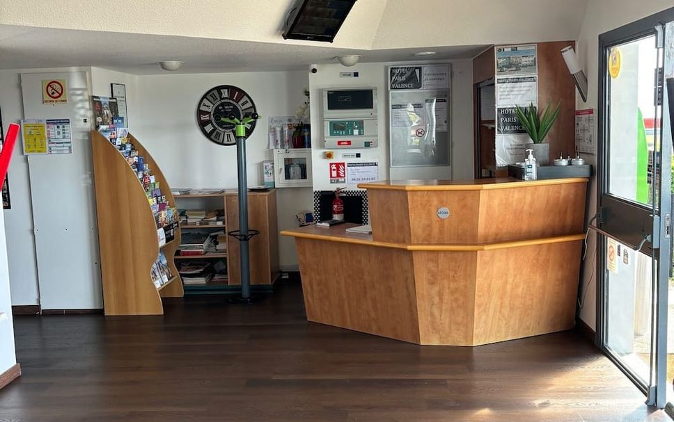 Front desk Photo