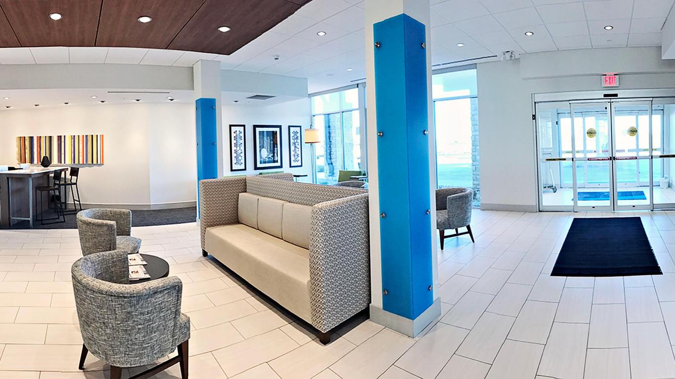 Holiday Inn Express & Suites Sterling