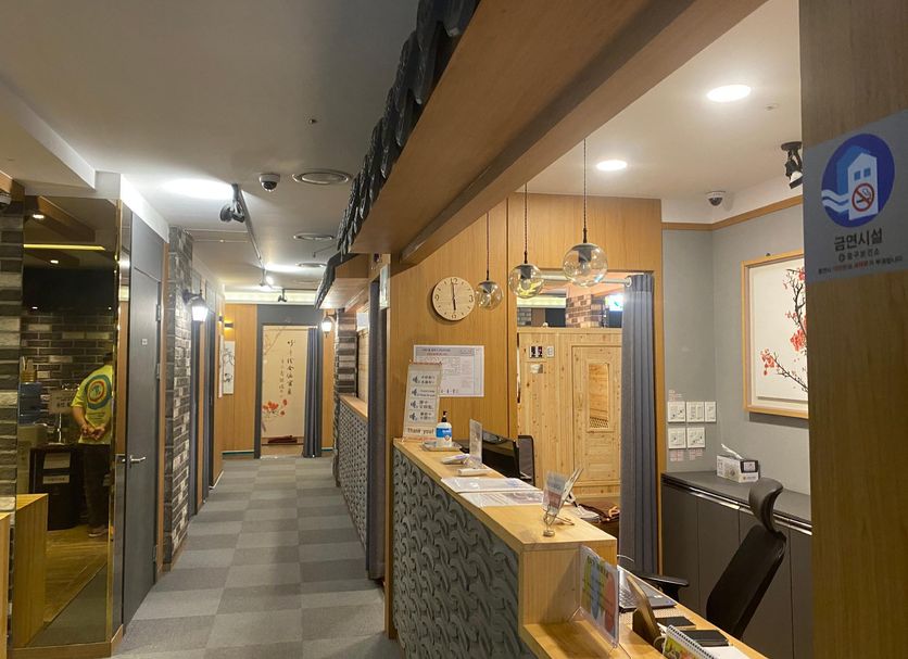 Front desk Photo